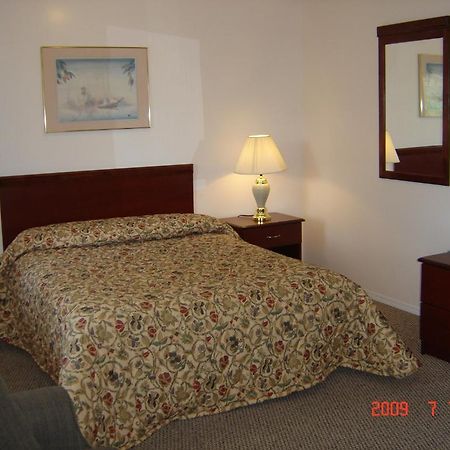 Beachside Motel Penticton Bagian luar foto